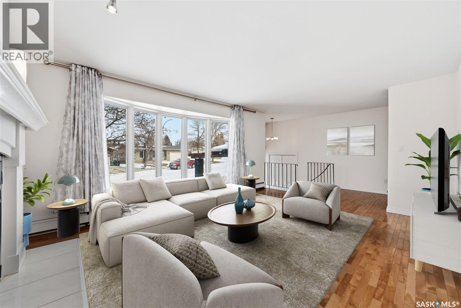 419 Chitek Crescent, Saskatoon, SK - Indoor Photo Showing Living Room