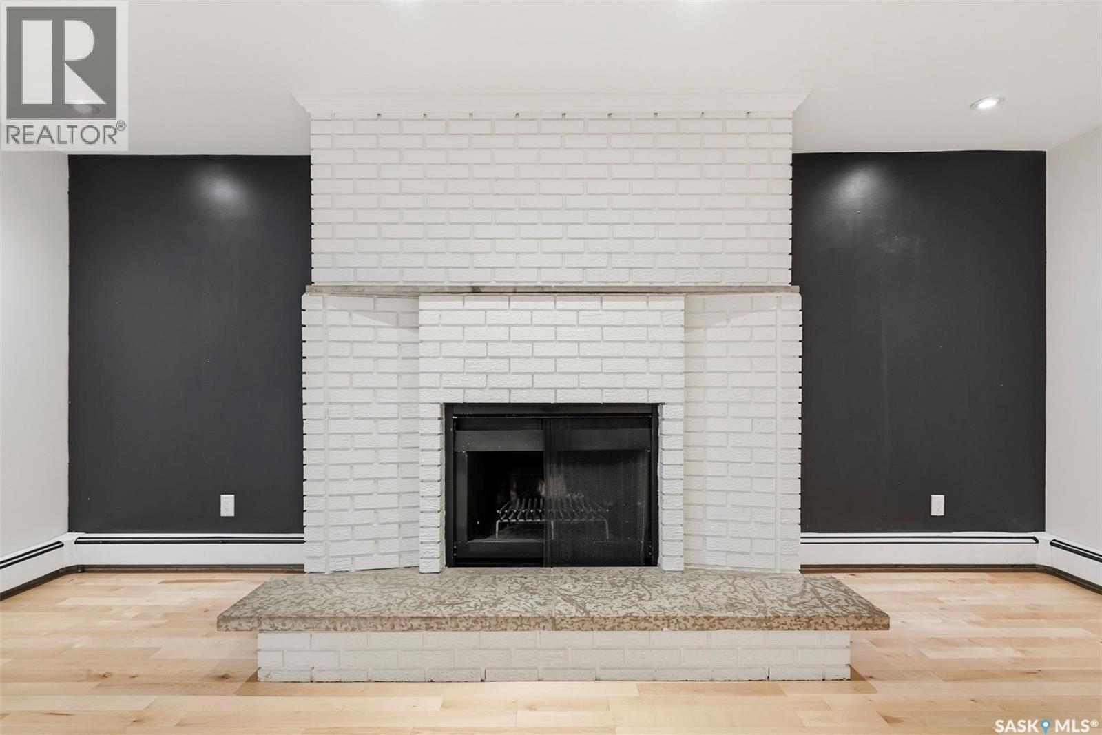 419 Chitek Crescent, Saskatoon, SK - Indoor Photo Showing Living Room With Fireplace