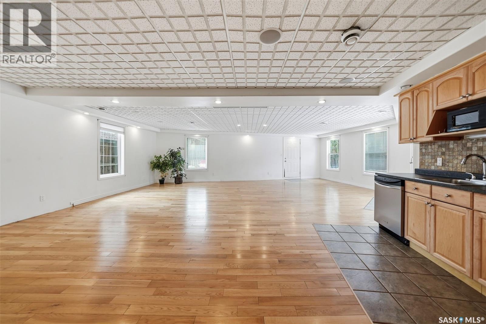 419 Chitek Crescent, Saskatoon, SK - Indoor Photo Showing Kitchen