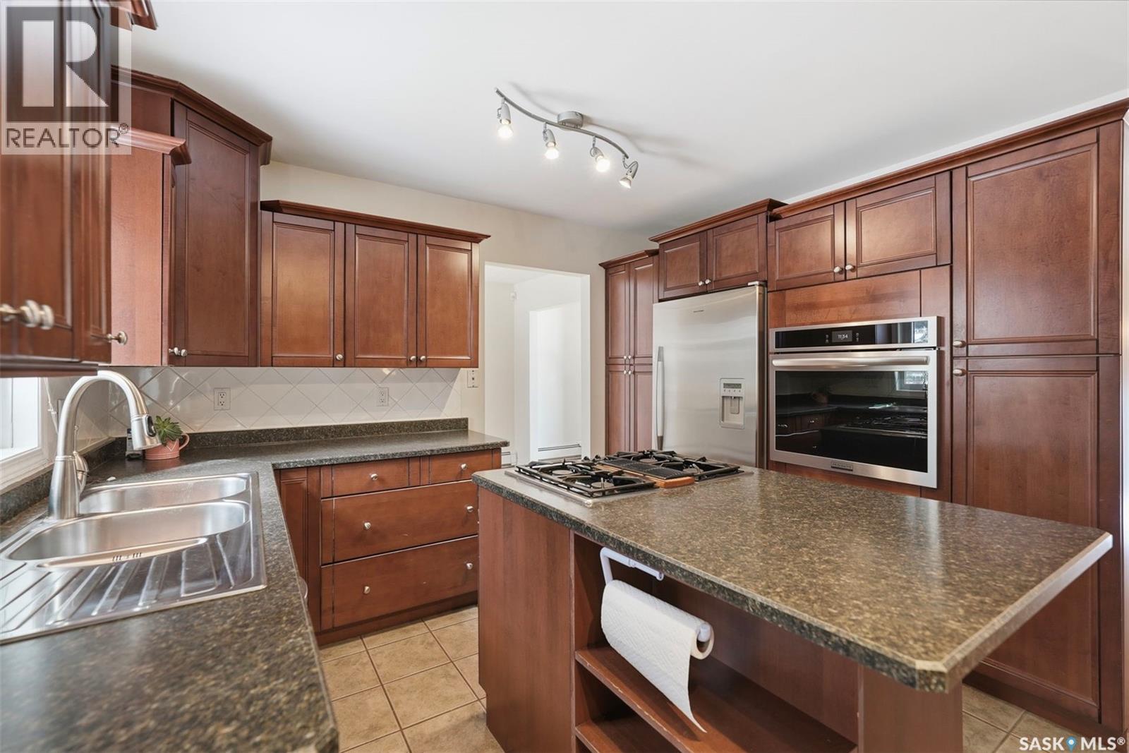 419 Chitek Crescent, Saskatoon, SK - Indoor Photo Showing Kitchen With Double Sink