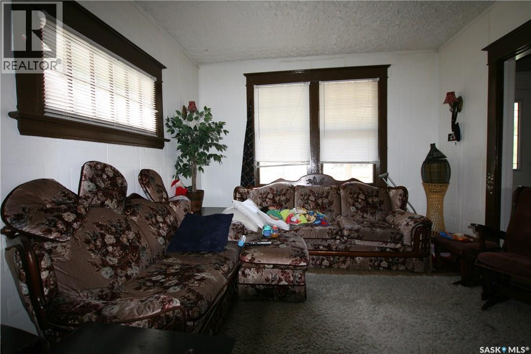1441 Argyle Street, Regina, SK - Indoor Photo Showing Living Room