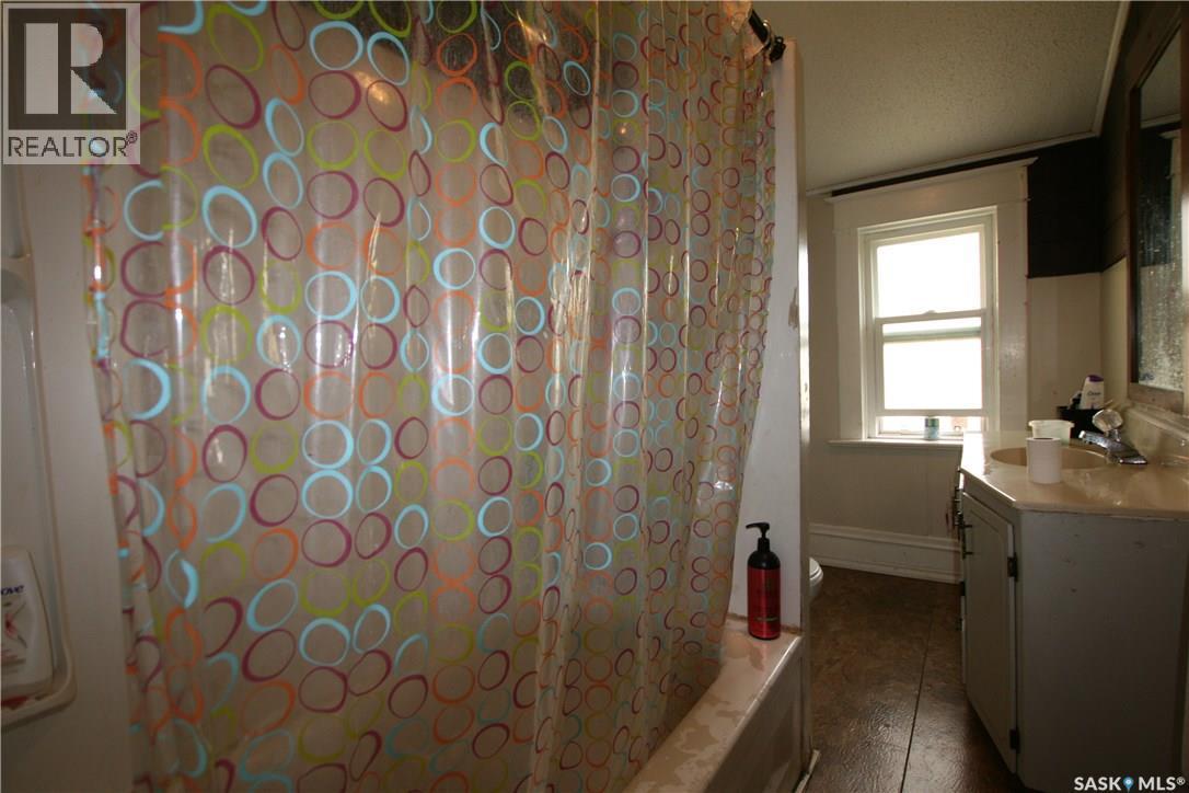 1441 Argyle Street, Regina, SK - Indoor Photo Showing Bathroom