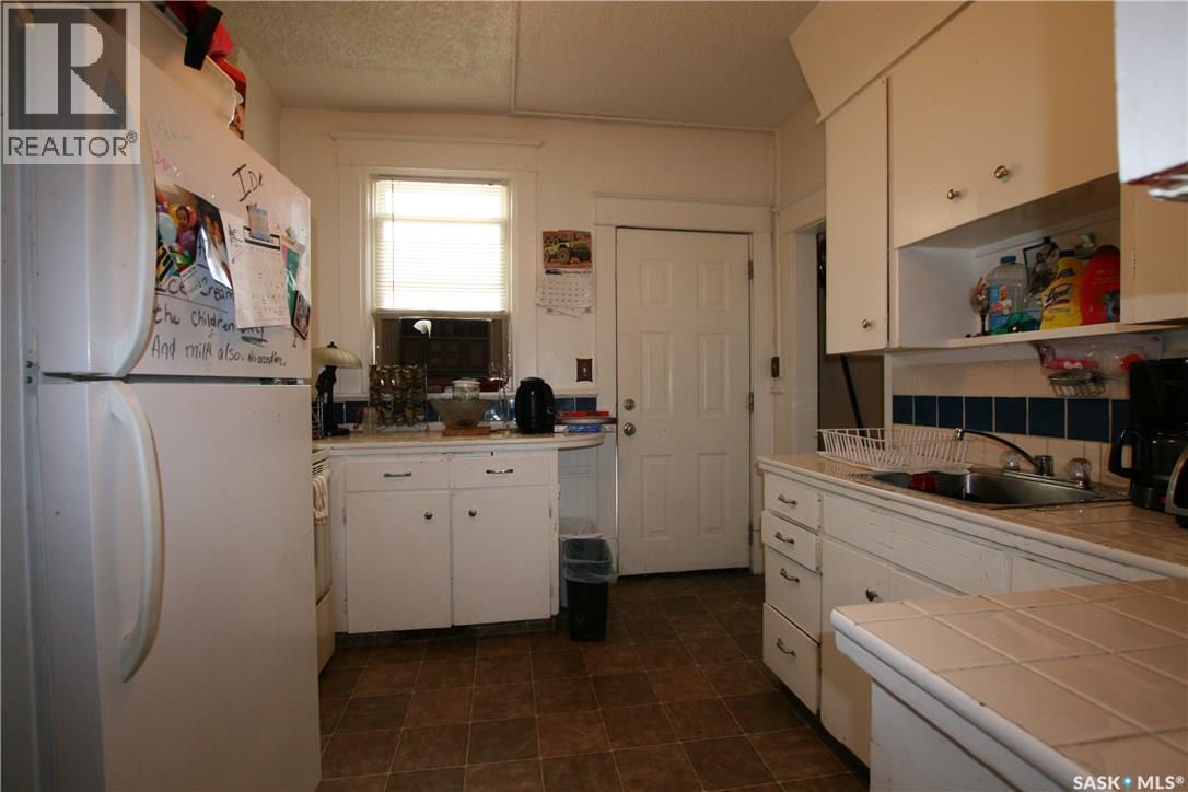 1441 Argyle Street, Regina, SK - Indoor Photo Showing Kitchen