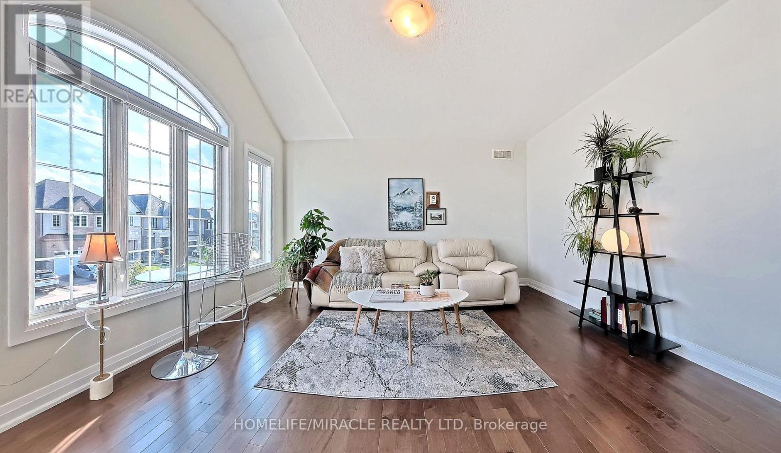 63 Ian Ormston Drive, Kitchener, ON - Indoor Photo Showing Living Room