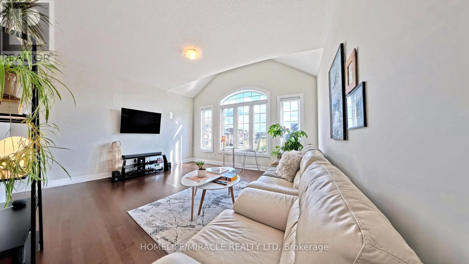 63 Ian Ormston Drive, Kitchener, ON - Indoor Photo Showing Living Room