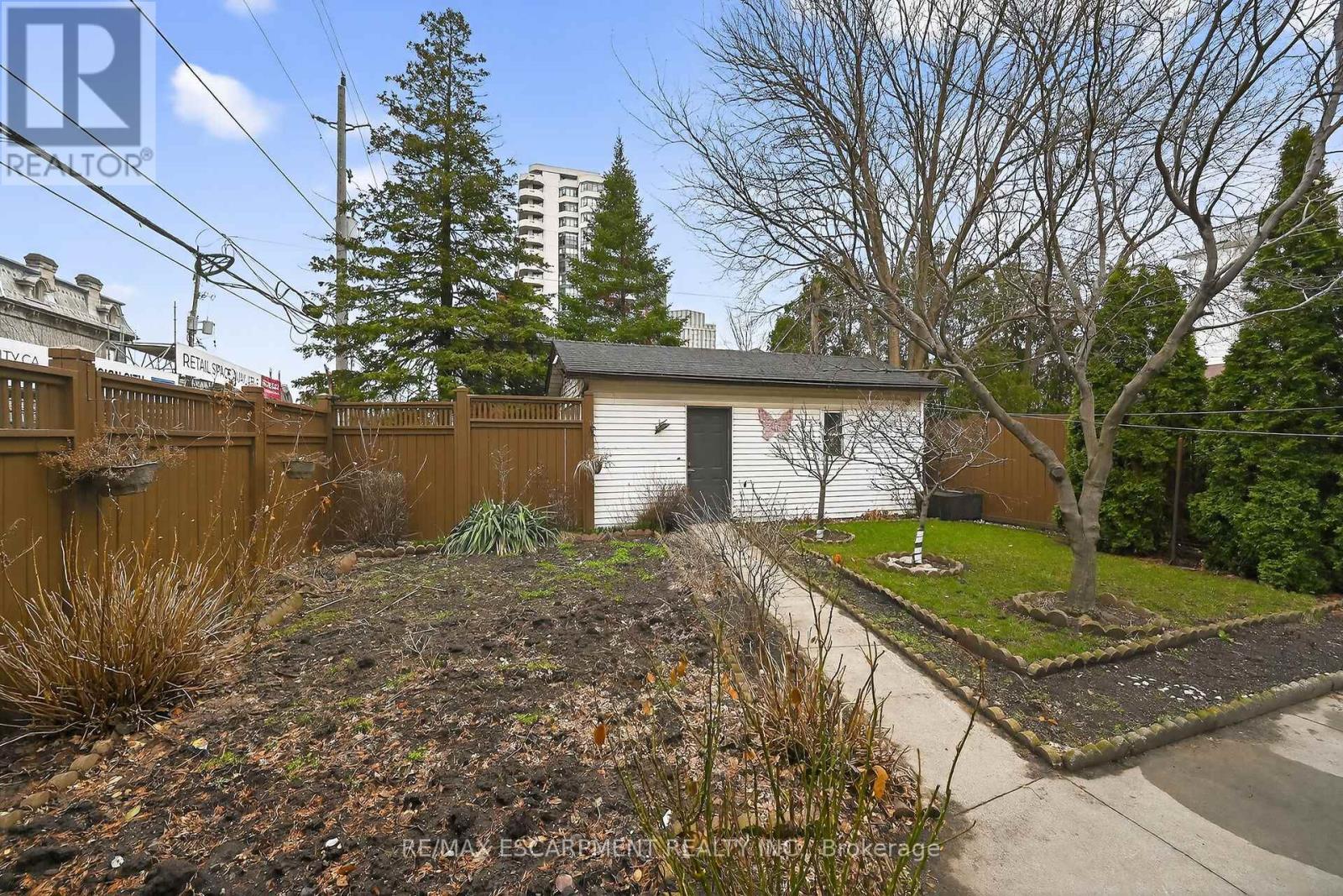144 Hunter Street W, Hamilton, ON - Outdoor