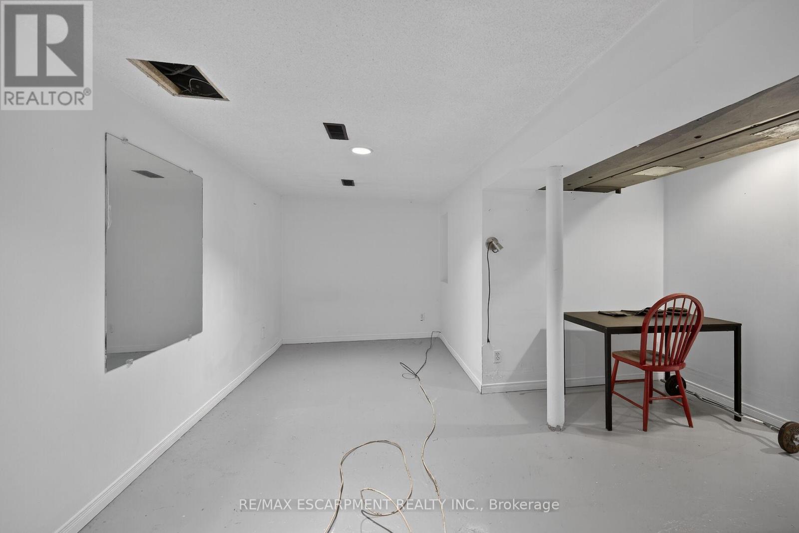 144 Hunter Street W, Hamilton, ON - Indoor Photo Showing Other Room