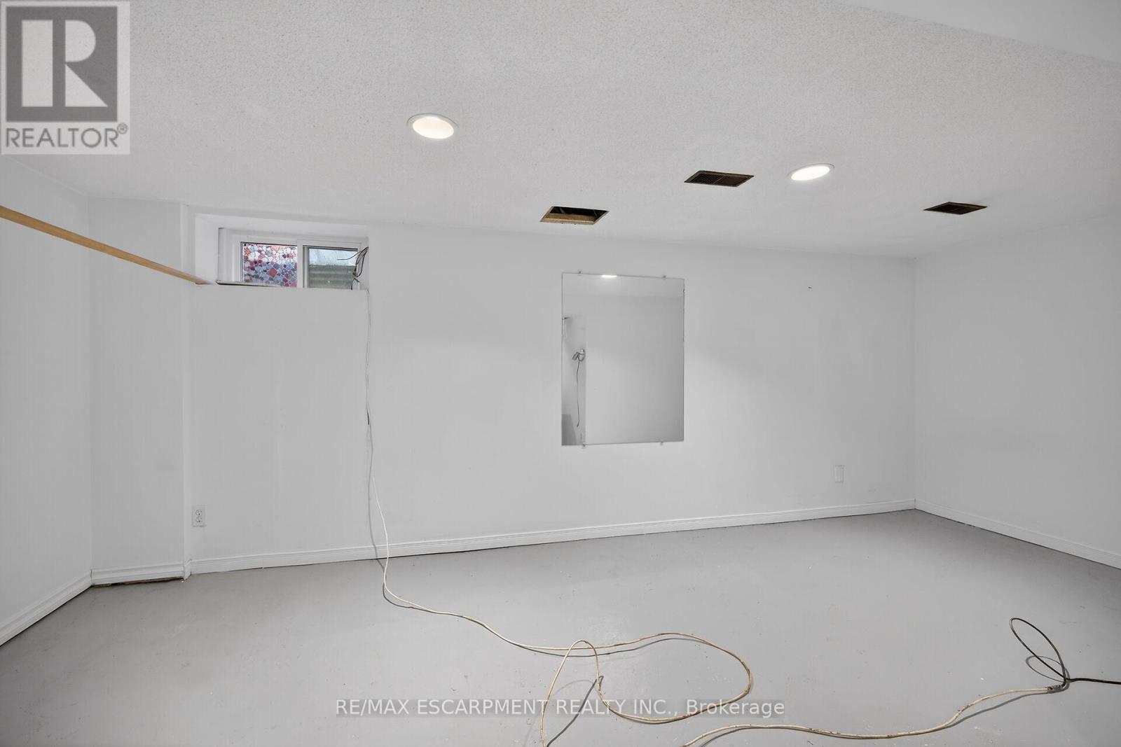 144 Hunter Street W, Hamilton, ON - Indoor Photo Showing Other Room