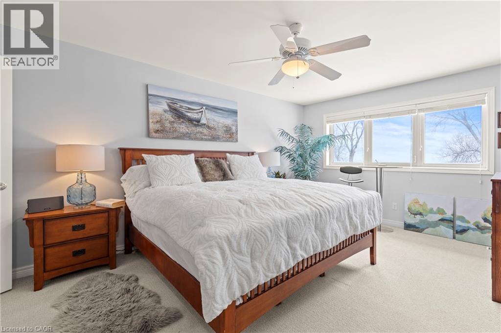 1069 Beach Boulevard, Hamilton, ON - Indoor Photo Showing Bedroom