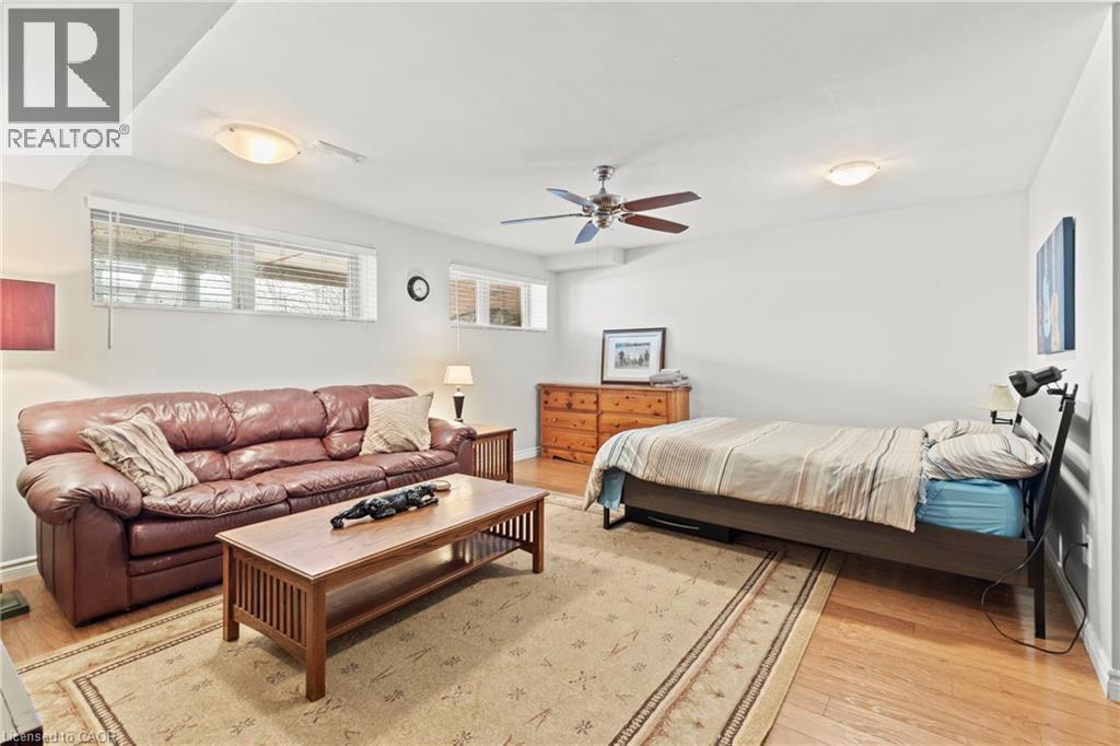 1069 Beach Boulevard, Hamilton, ON - Indoor Photo Showing Bedroom