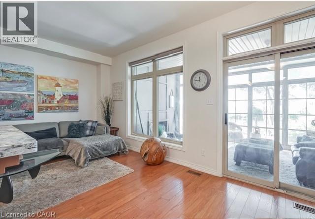 1069 Beach Boulevard, Hamilton, ON - Indoor
