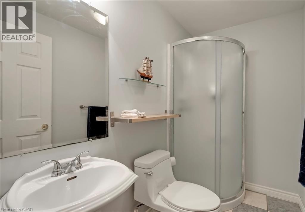 1069 Beach Boulevard, Hamilton, ON - Indoor Photo Showing Bathroom