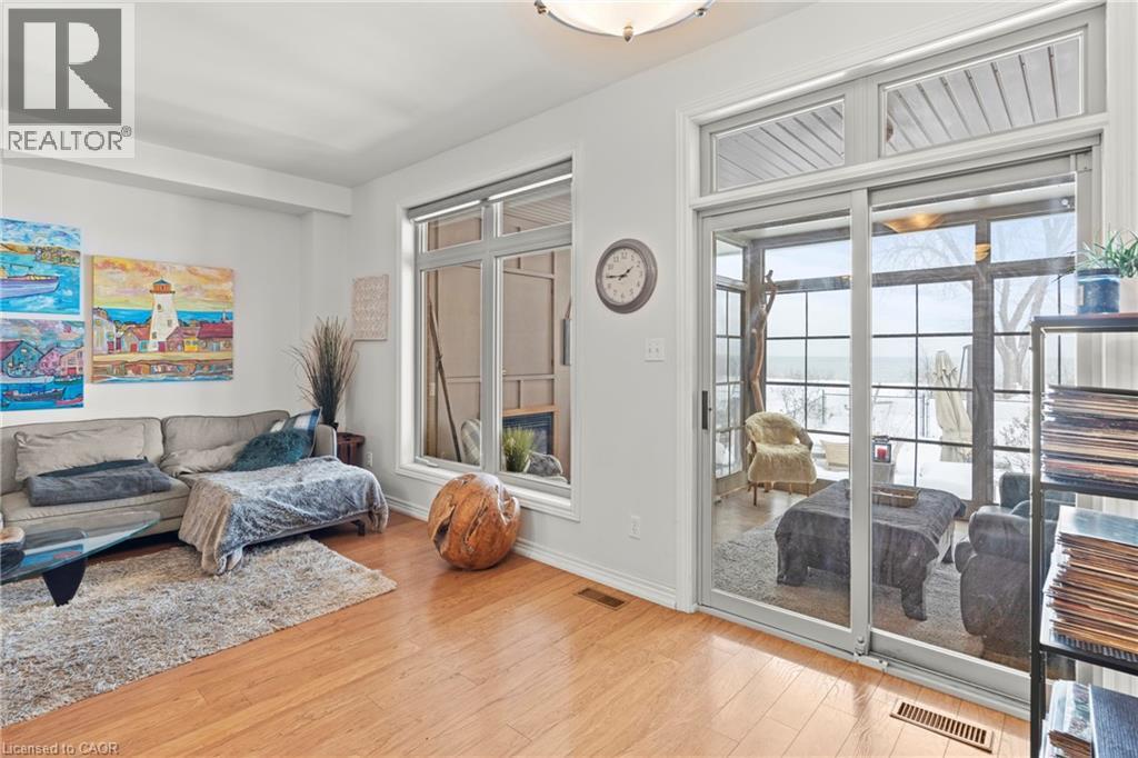 1069 Beach Boulevard, Hamilton, ON - Indoor With Fireplace