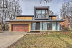 6 BANNATYNE DRIVE Toronto, ON M2L 2N7