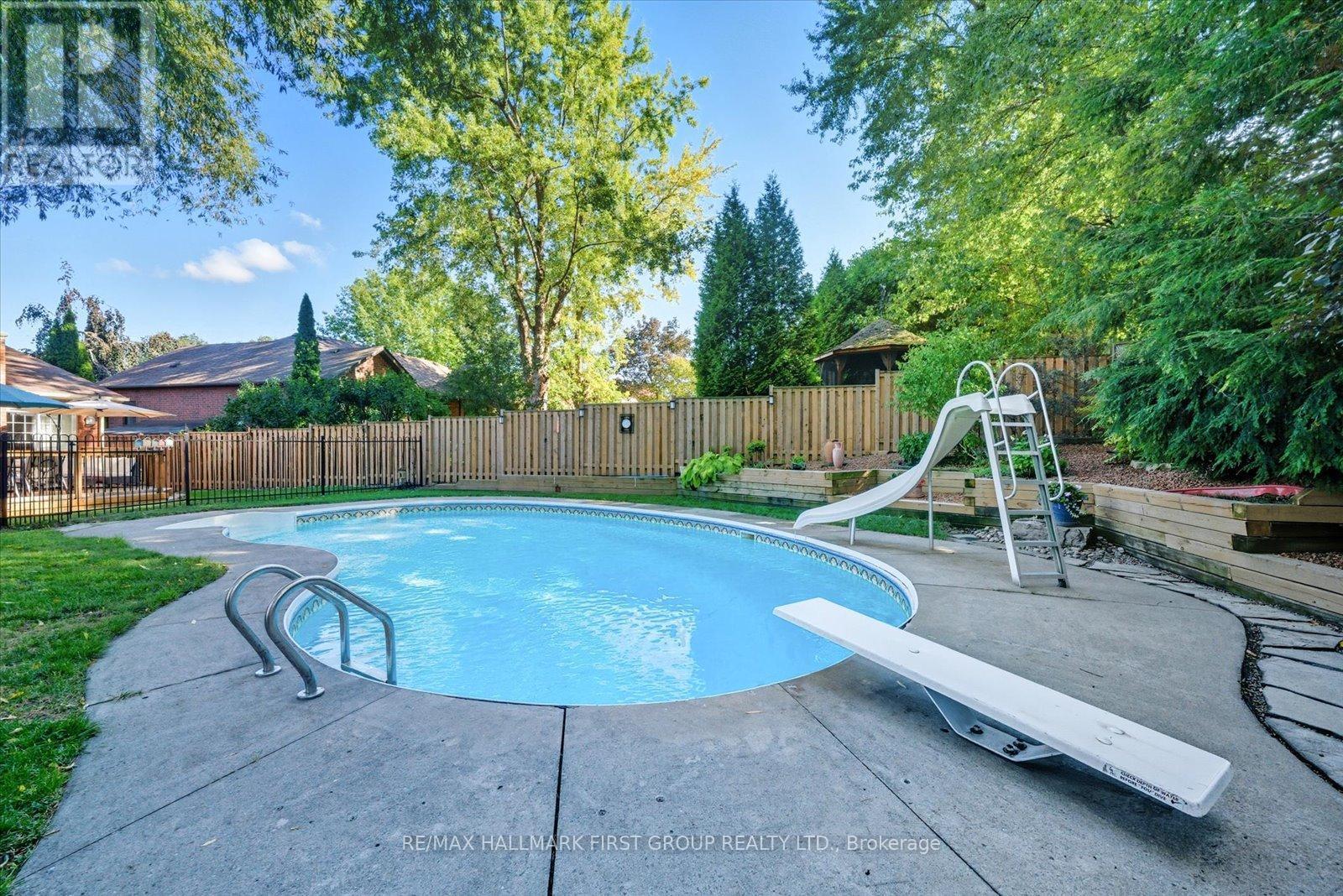 1674 Heathside Crescent, Pickering, ON - Outdoor With In Ground Pool With Backyard