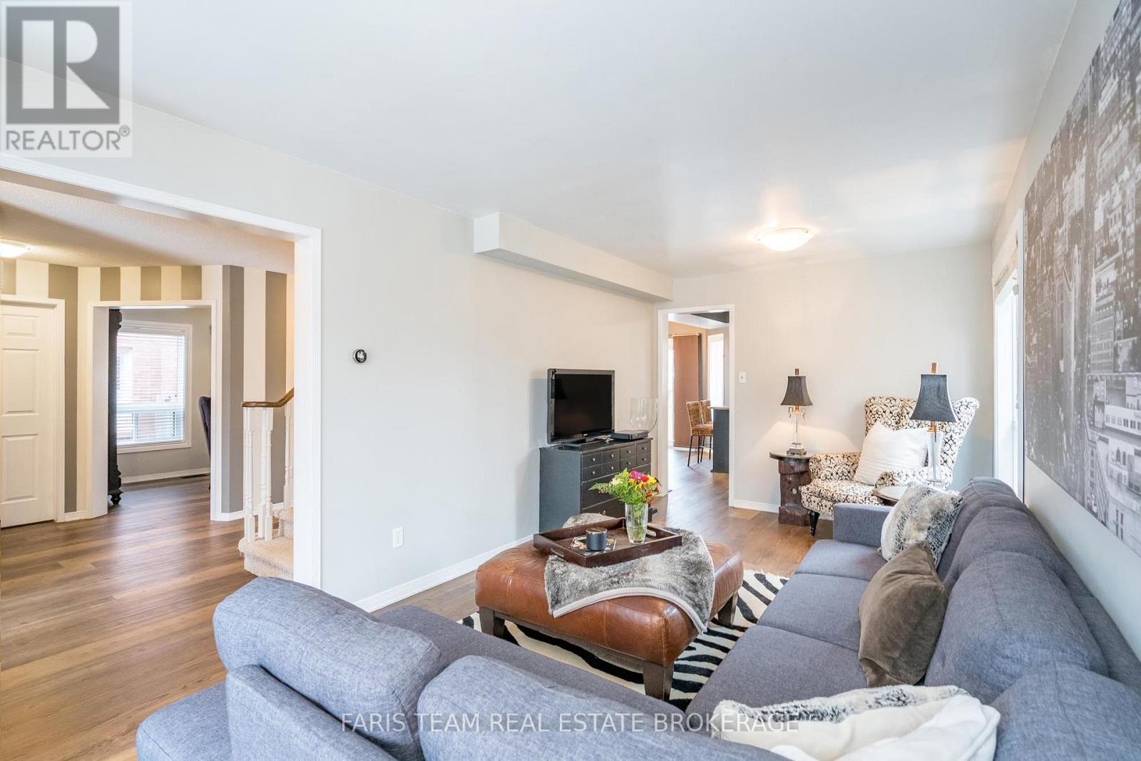 31 Etherington Crescent, Barrie, ON - Indoor Photo Showing Living Room