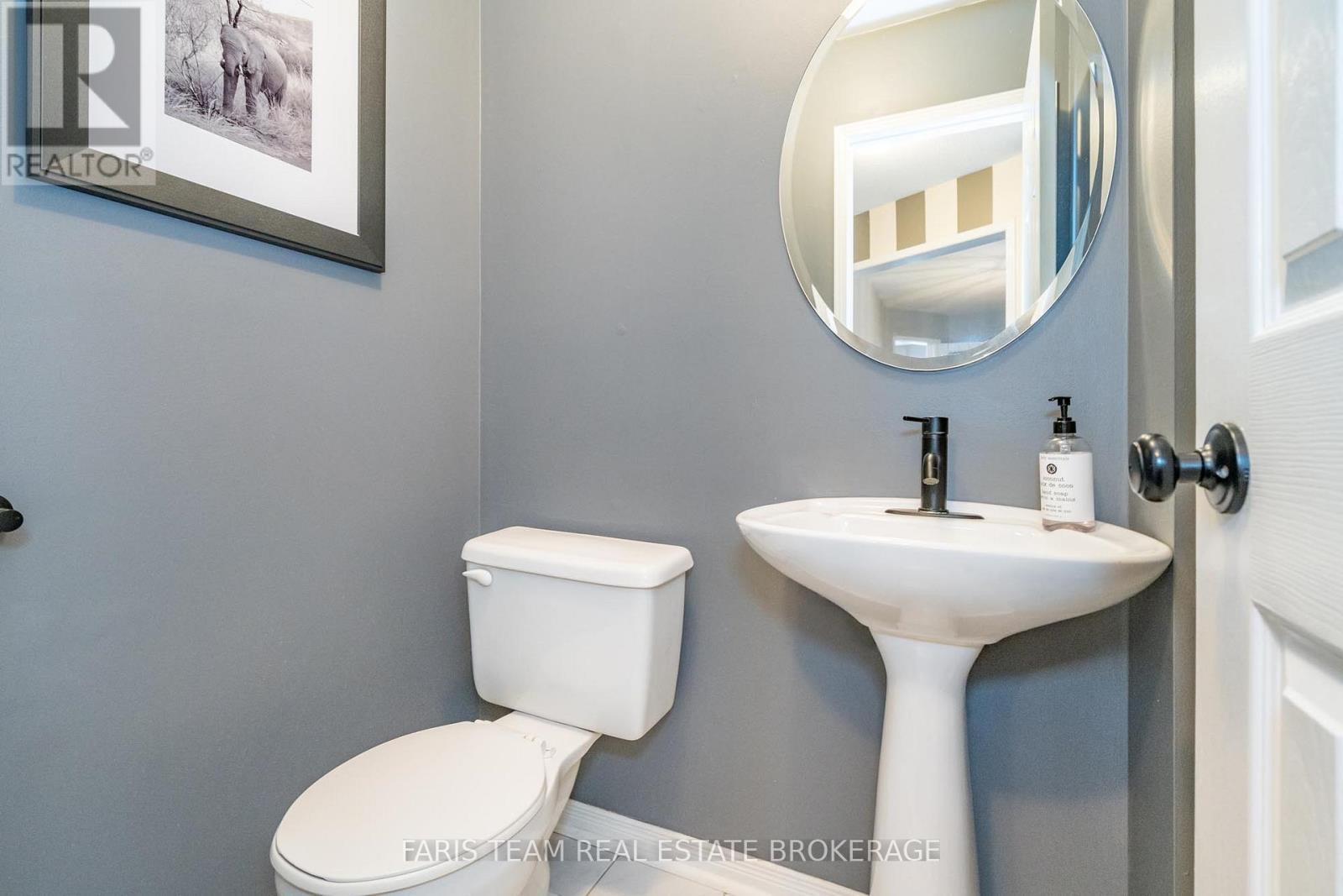 31 Etherington Crescent, Barrie, ON - Indoor Photo Showing Bathroom
