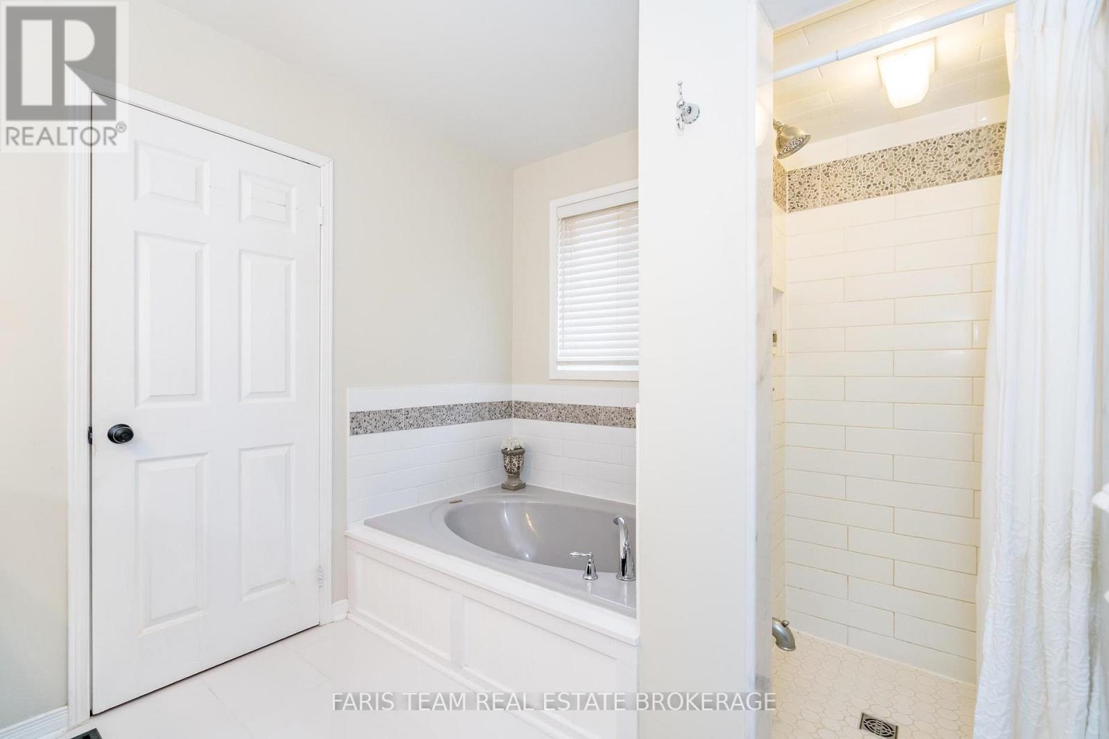 31 Etherington Crescent, Barrie, ON - Indoor Photo Showing Bathroom