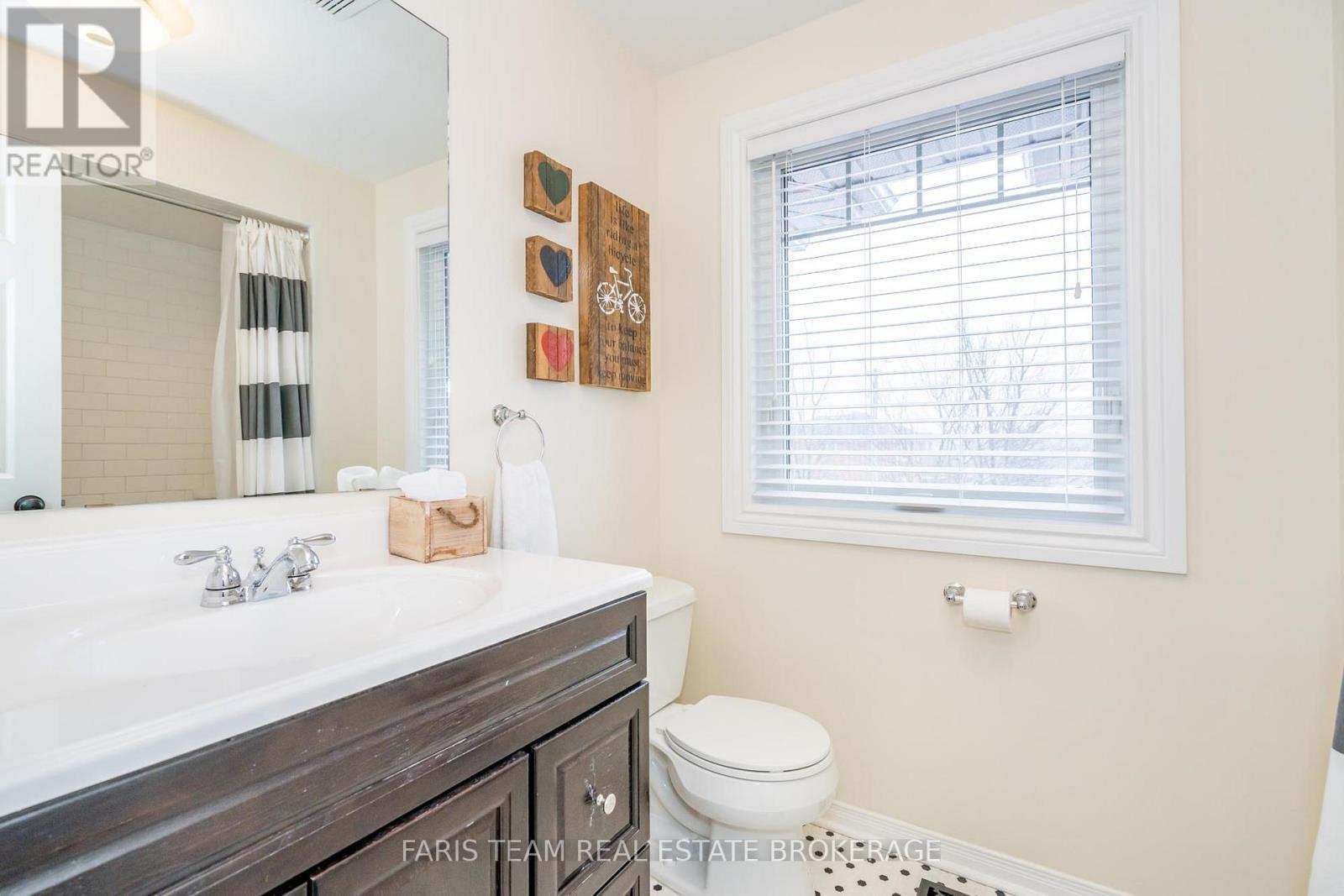 31 Etherington Crescent, Barrie, ON - Indoor Photo Showing Bathroom