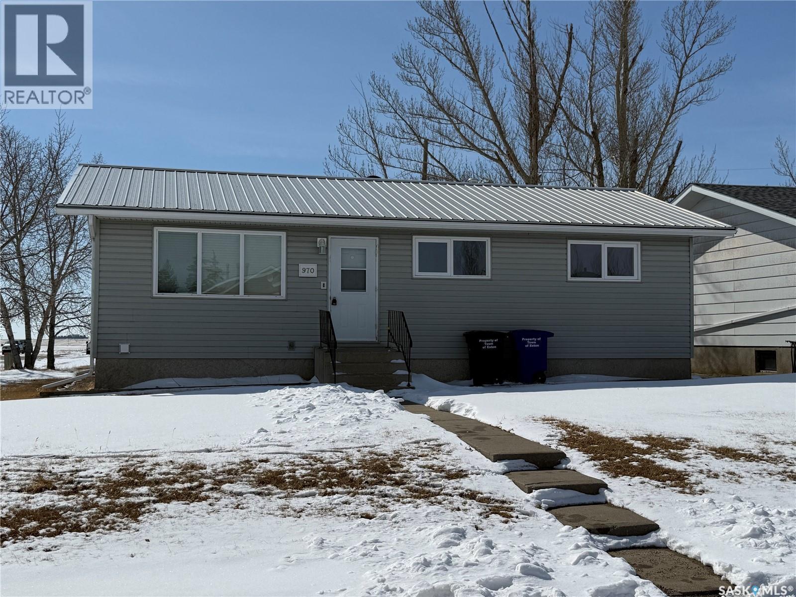 970 Larson Crescent, Eston, SK - Outdoor