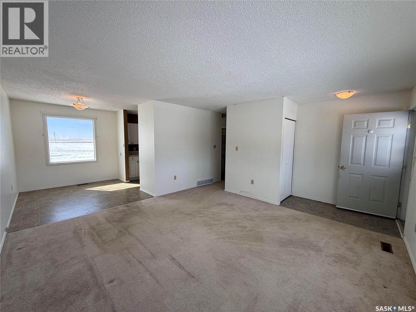 970 Larson Crescent, Eston, SK - Indoor Photo Showing Other Room