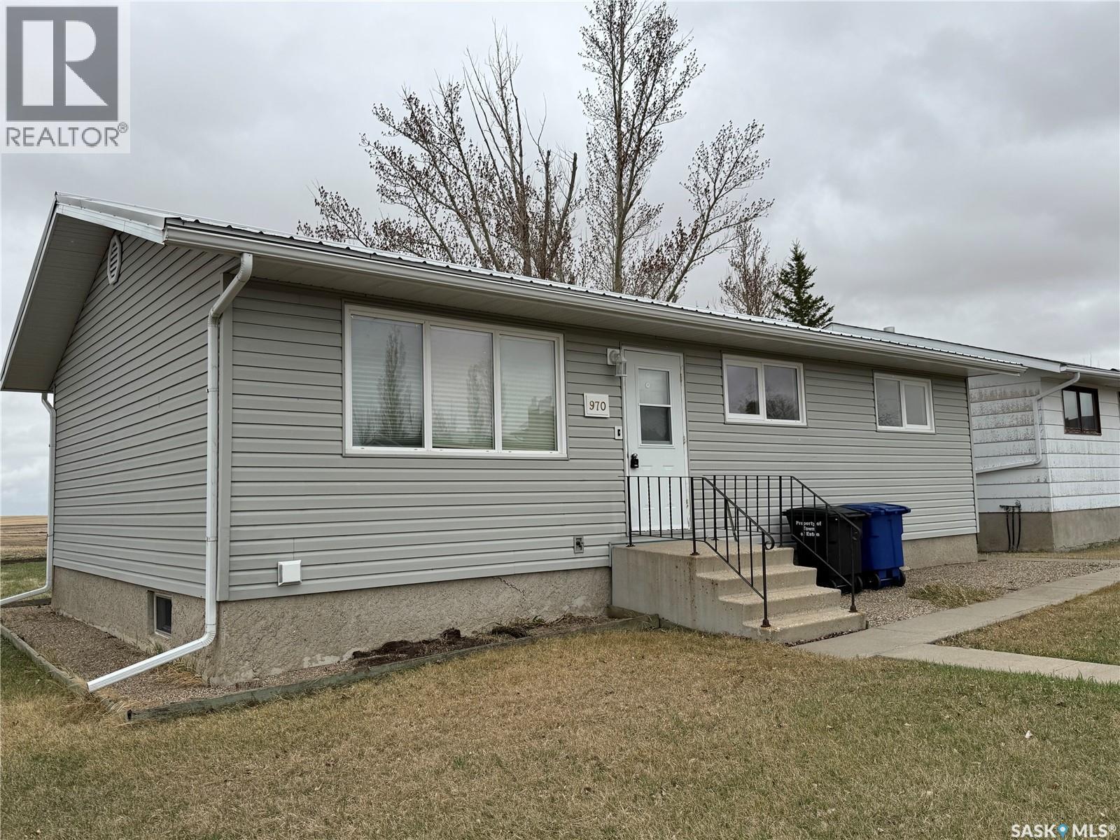 970 Larson Crescent, Eston, SK - Outdoor With Exterior