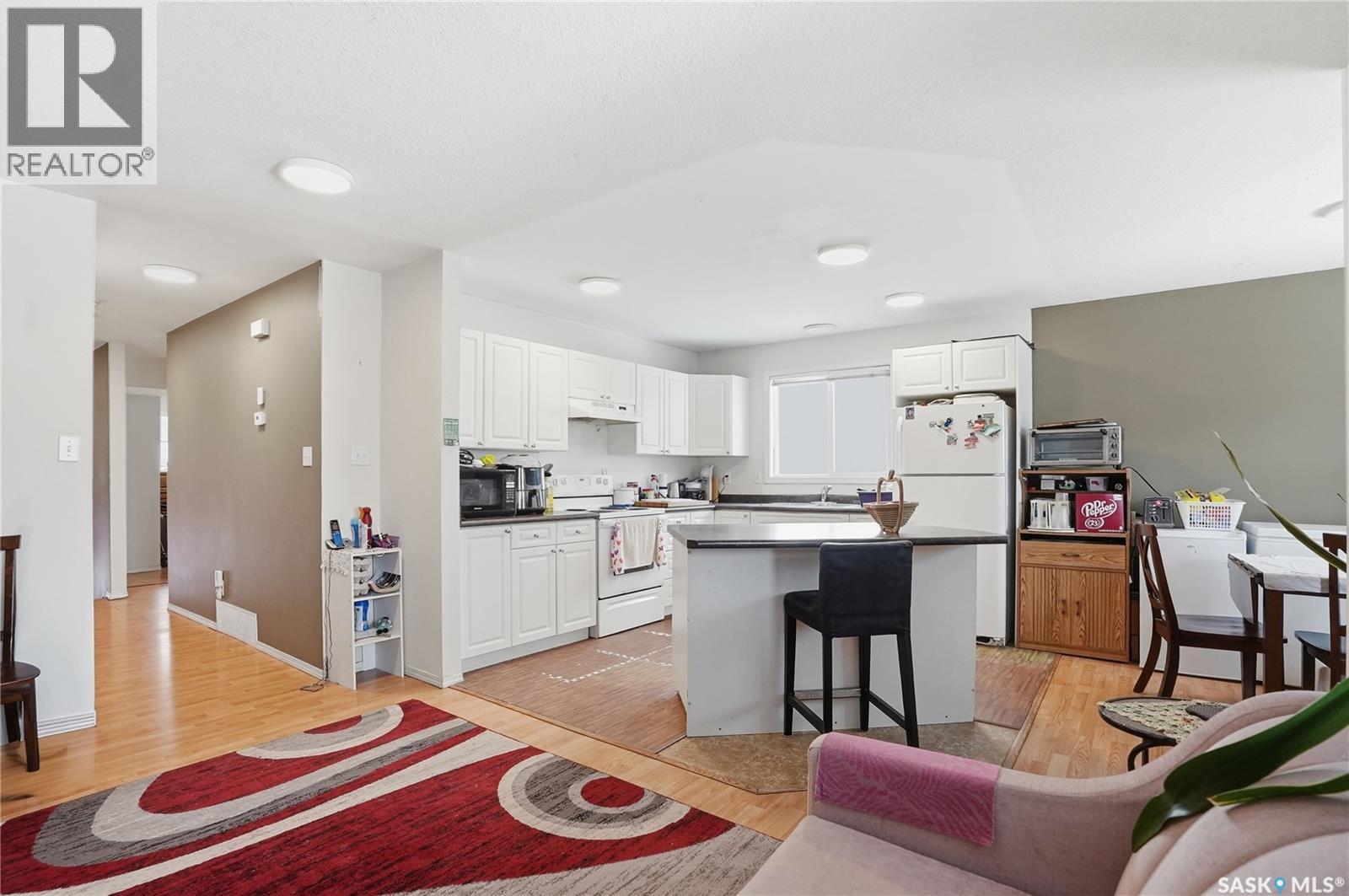 222 V Avenue S, Saskatoon, SK - Indoor Photo Showing Kitchen