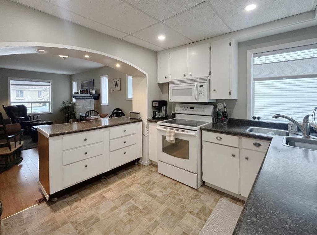 1115 River Road West, Fort Frances, ON - Indoor Photo Showing Kitchen