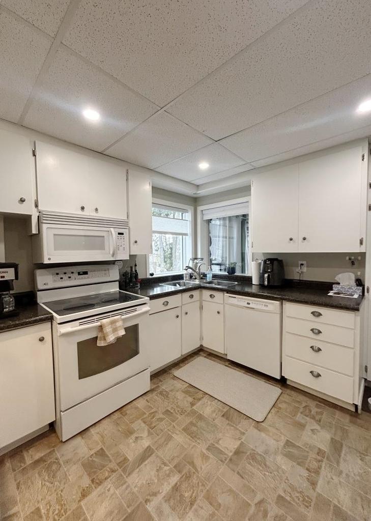 1115 River Road West, Fort Frances, ON - Indoor Photo Showing Kitchen