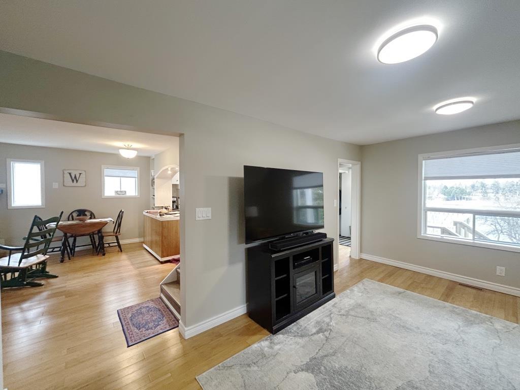 1115 River Road West, Fort Frances, ON - Indoor Photo Showing Living Room