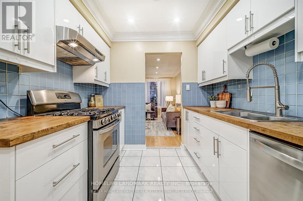 63 Chalfield Lane, Mississauga, ON - Indoor Photo Showing Kitchen With Double Sink