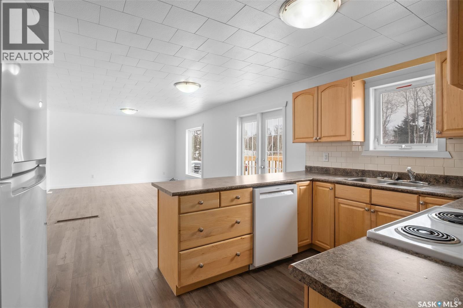 125 Central Avenue S, Christopher Lake, SK - Indoor Photo Showing Kitchen With Double Sink