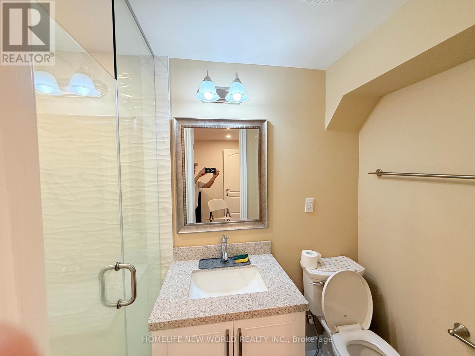 38 Cedarcroft Boulevard S, Toronto, ON - Indoor Photo Showing Bathroom