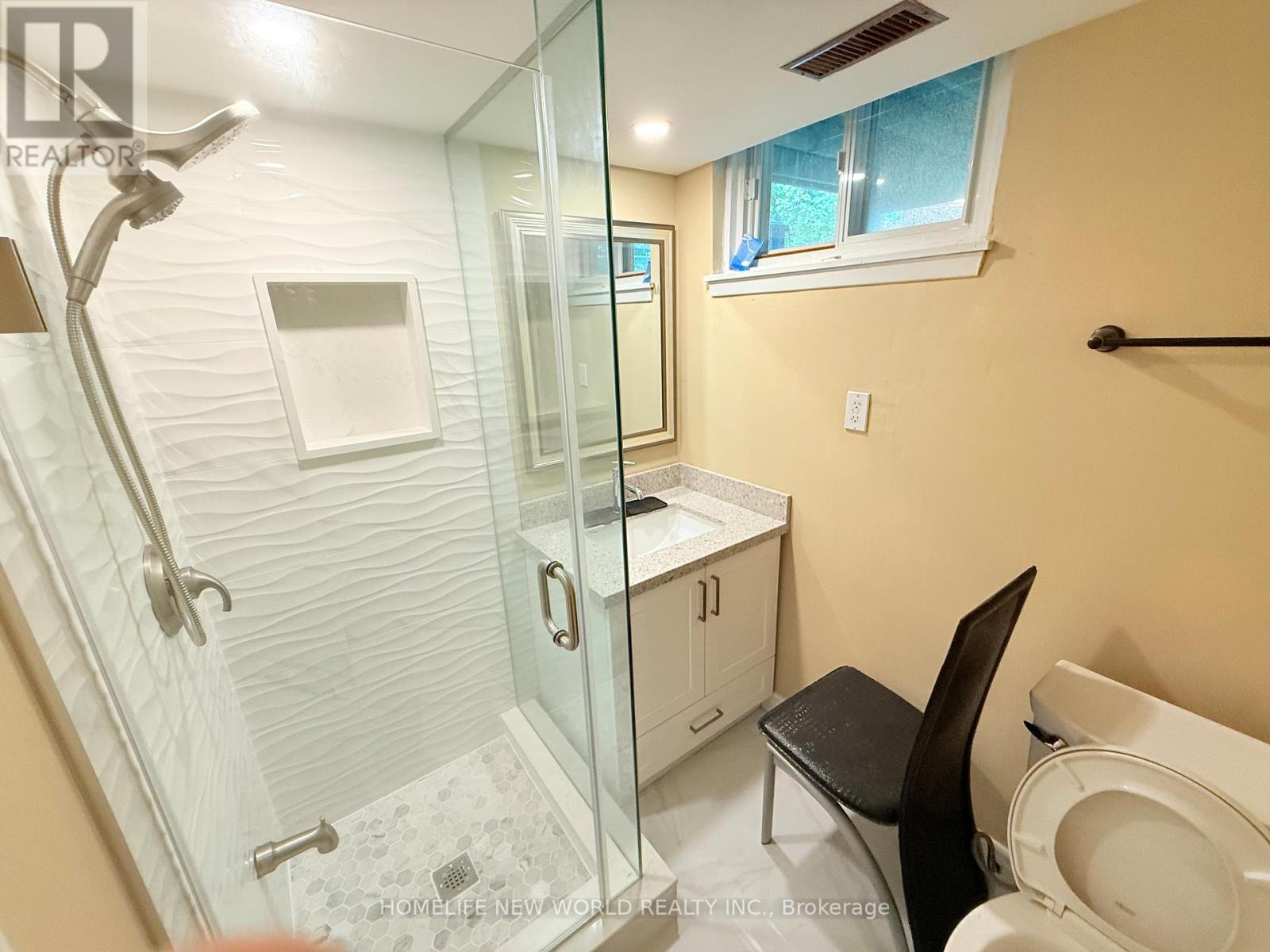 38 Cedarcroft Boulevard S, Toronto, ON - Indoor Photo Showing Bathroom