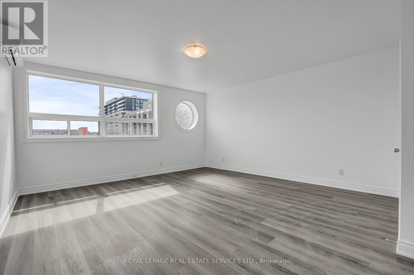 Front room 1 - 301 - 2820 Danforth Avenue, Toronto, ON