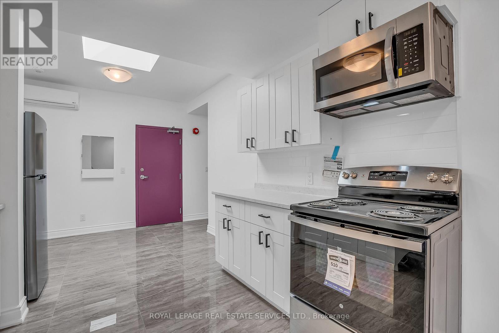 302 Kitchen too - 302 - 2820 Danforth Avenue, Toronto, ON