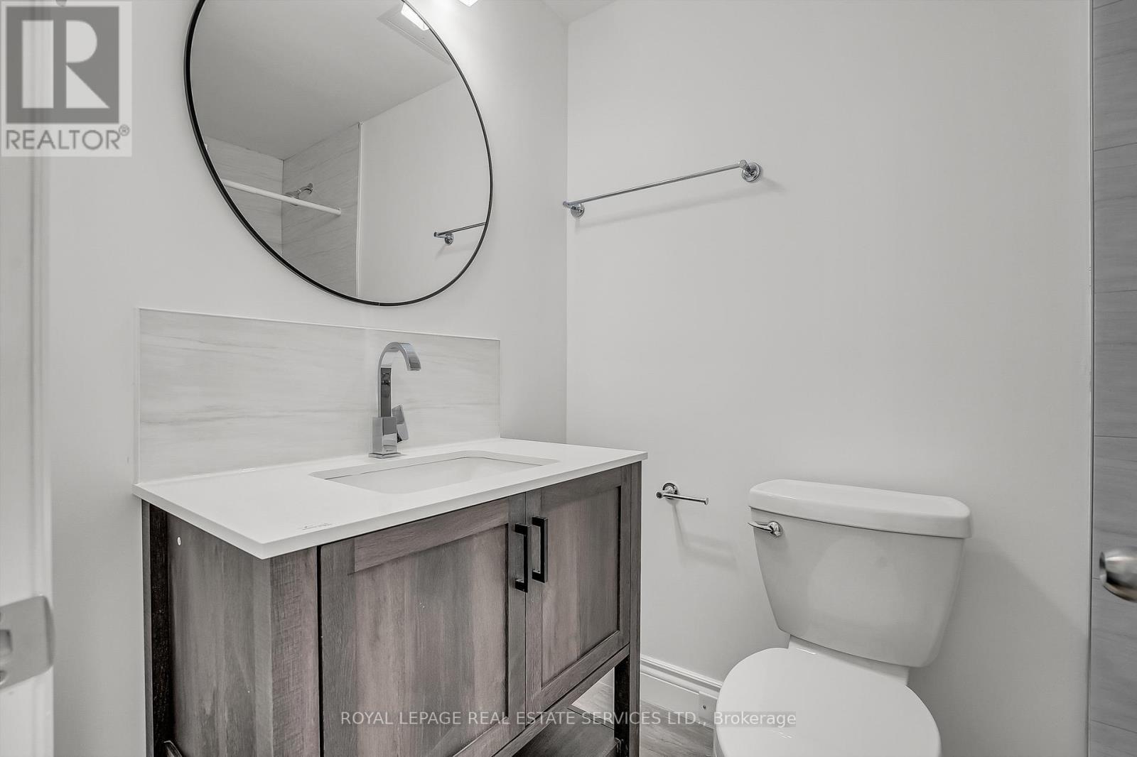 3-pc Room 2 - 302 - 2820 Danforth Avenue, Toronto, ON