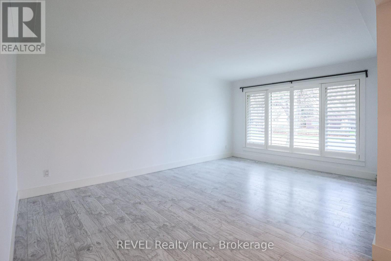 325 Grantham Avenue, St. Catharines (Carlton/Bunting), ON - Indoor Photo Showing Other Room