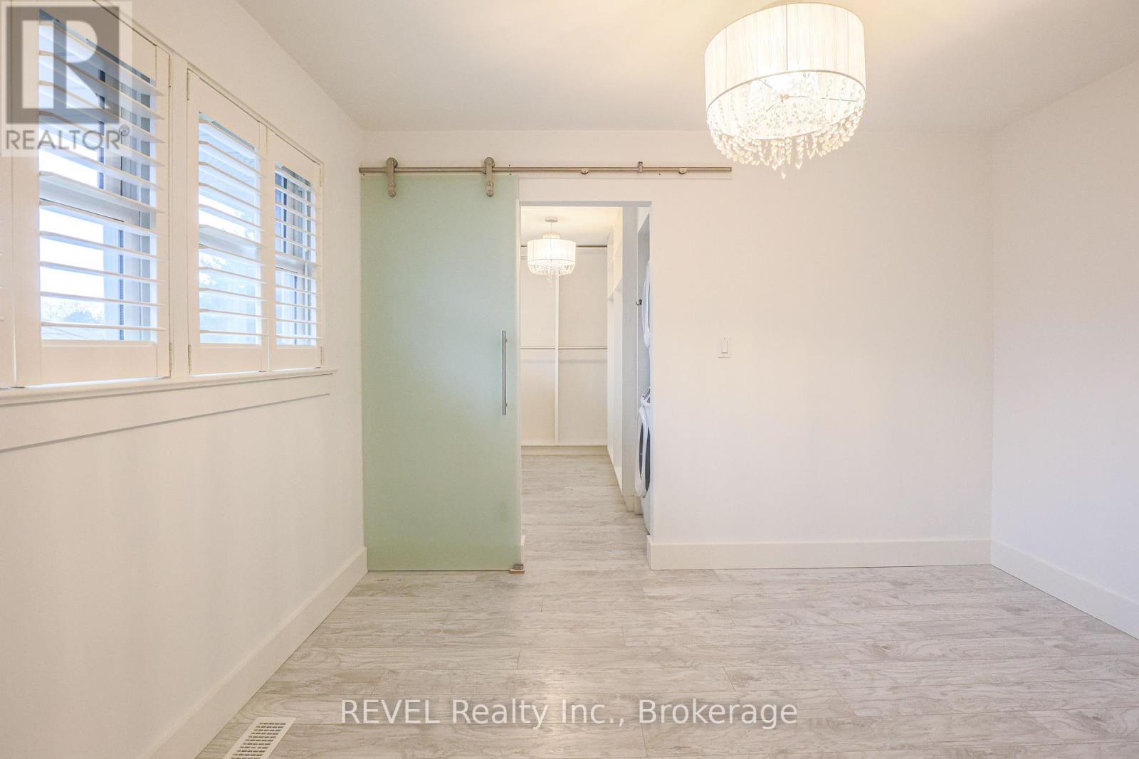 325 Grantham Avenue, St. Catharines (Carlton/Bunting), ON - Indoor Photo Showing Other Room
