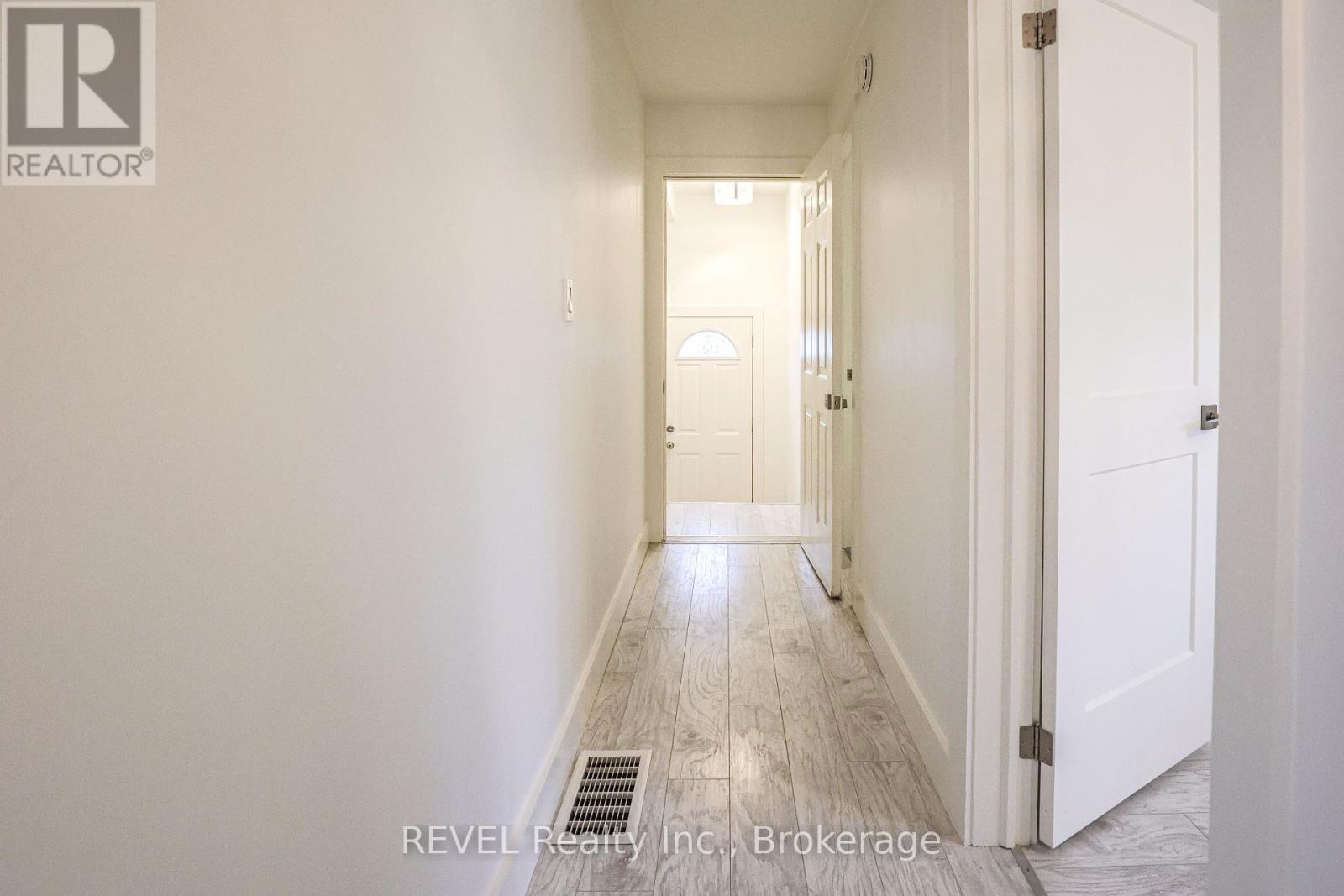 325 Grantham Avenue, St. Catharines (Carlton/Bunting), ON - Indoor Photo Showing Other Room