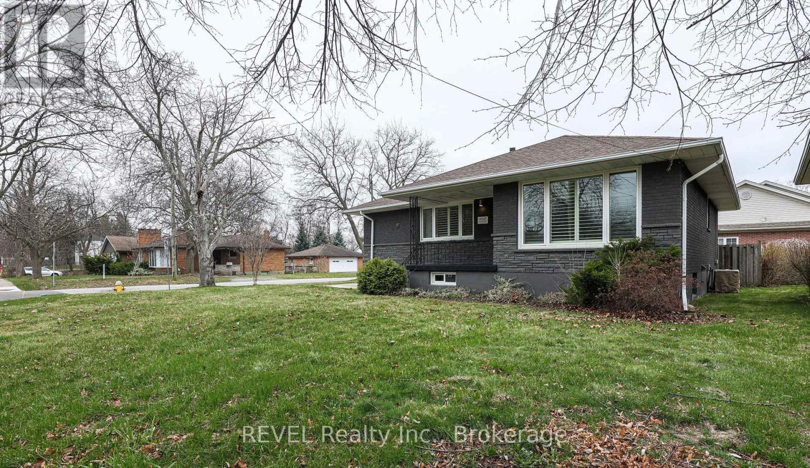 325 Grantham Avenue, St. Catharines (Carlton/Bunting), ON - Outdoor