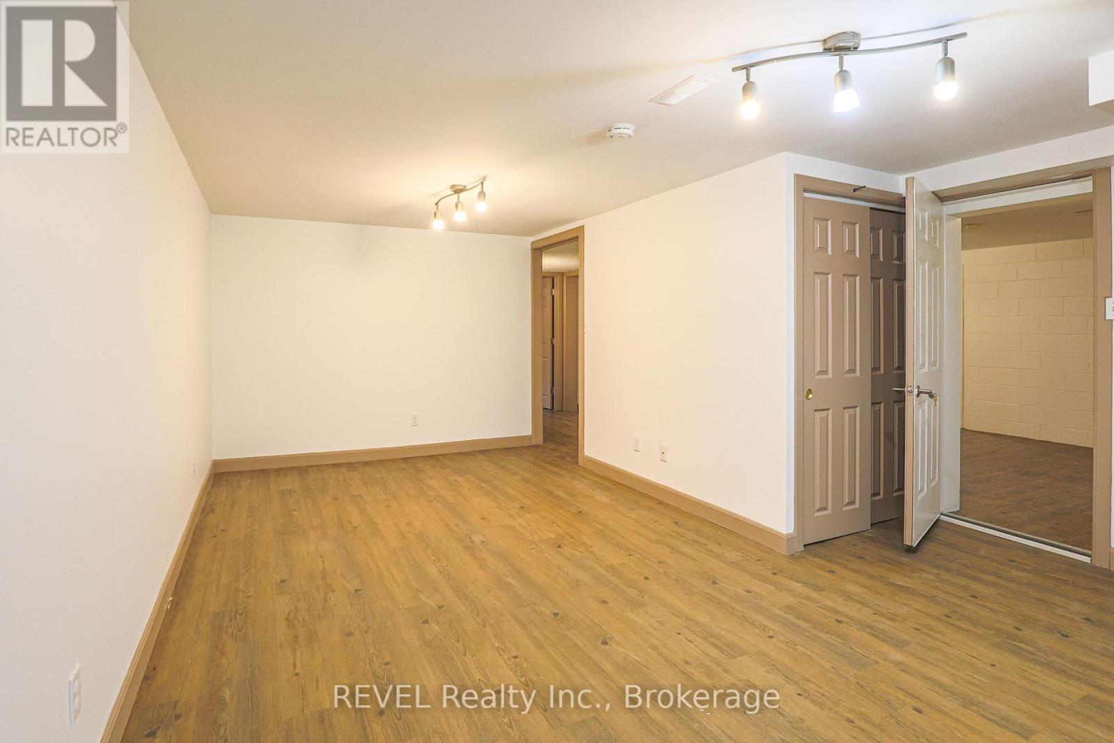 325 Grantham Avenue, St. Catharines (Carlton/Bunting), ON - Indoor Photo Showing Other Room