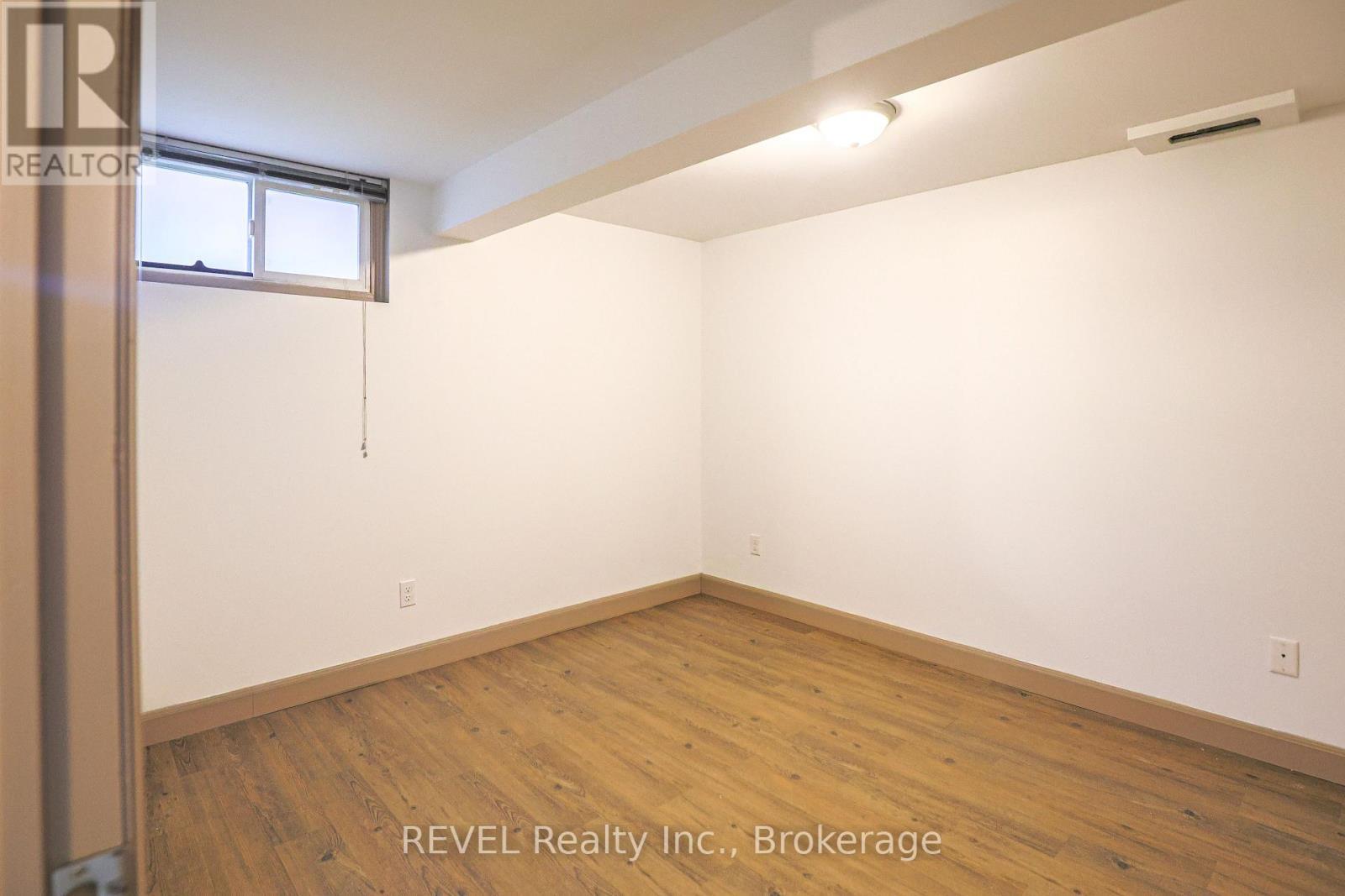 325 Grantham Avenue, St. Catharines (Carlton/Bunting), ON - Indoor Photo Showing Other Room