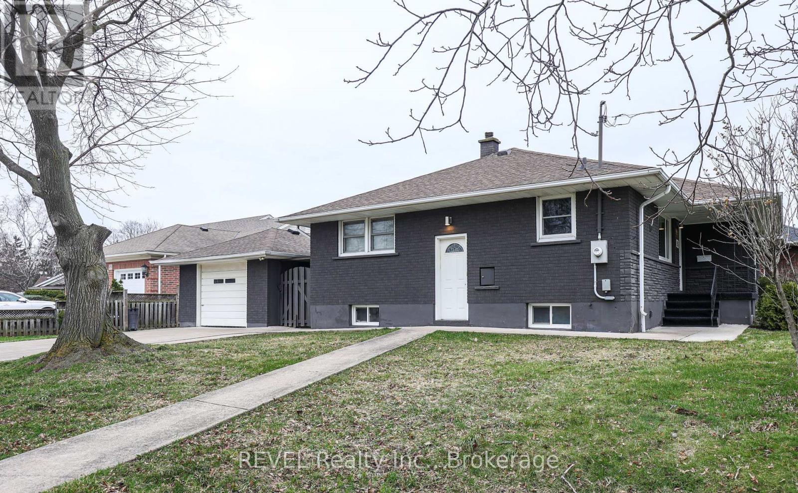 325 Grantham Avenue, St. Catharines (Carlton/Bunting), ON - Outdoor