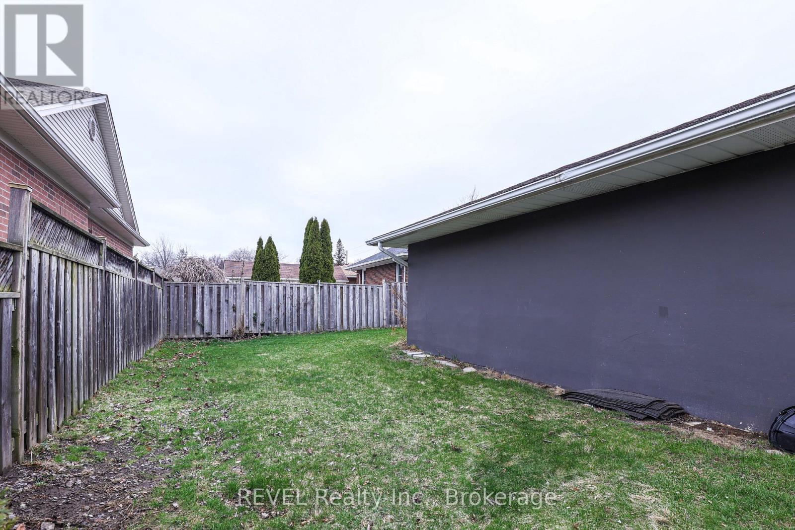 325 Grantham Avenue, St. Catharines (Carlton/Bunting), ON - Outdoor