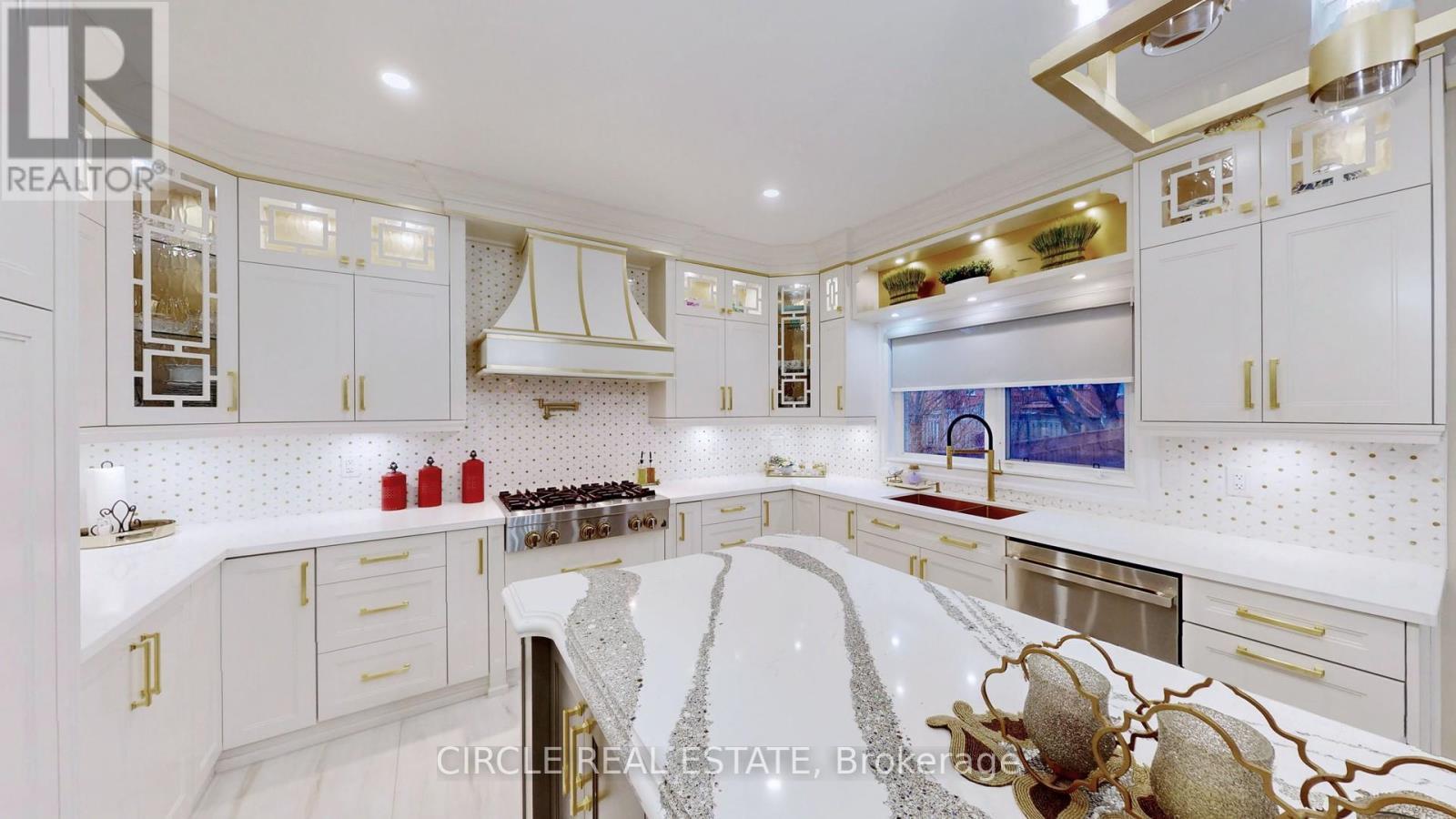 5351 Forest Ridge Drive, Mississauga, ON - Indoor Photo Showing Kitchen With Upgraded Kitchen