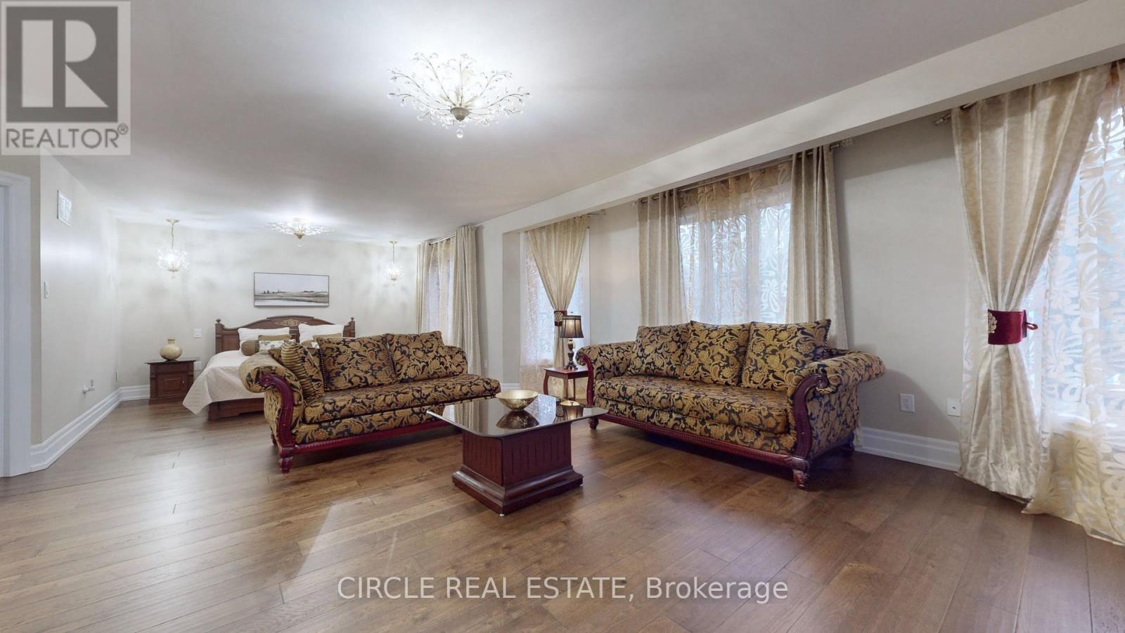 5351 Forest Ridge Drive, Mississauga, ON - Indoor Photo Showing Living Room