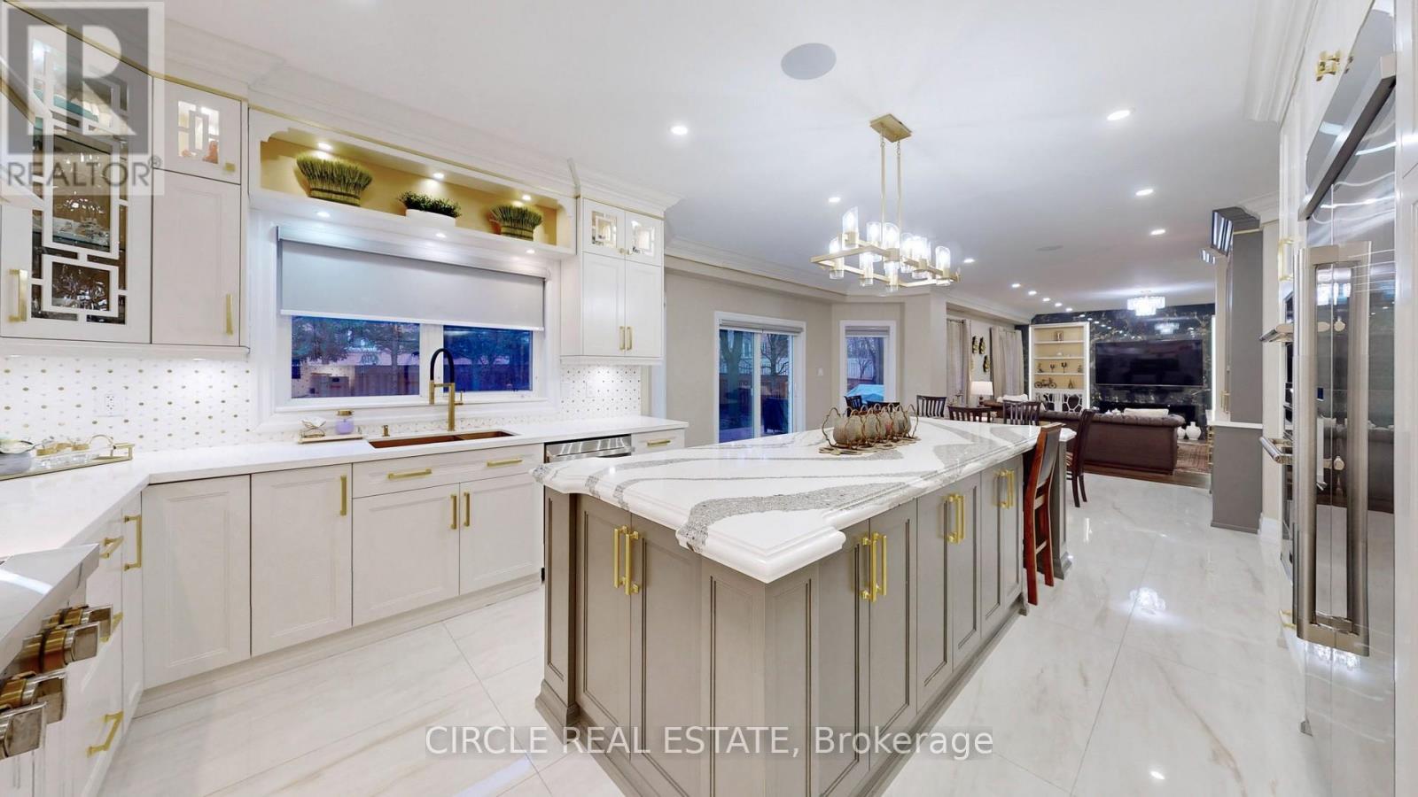 5351 Forest Ridge Drive, Mississauga, ON - Indoor Photo Showing Kitchen With Upgraded Kitchen