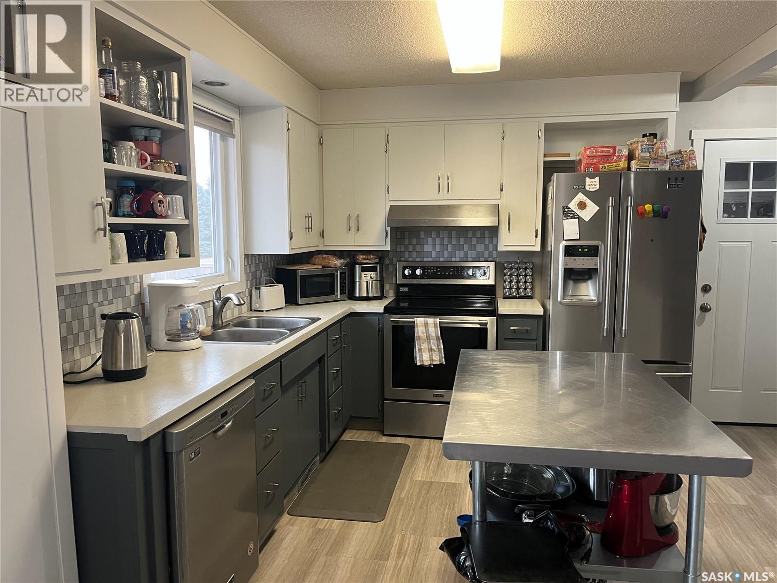 333 7Th Street, Alameda, SK - Indoor Photo Showing Kitchen With Stainless Steel Kitchen With Double Sink