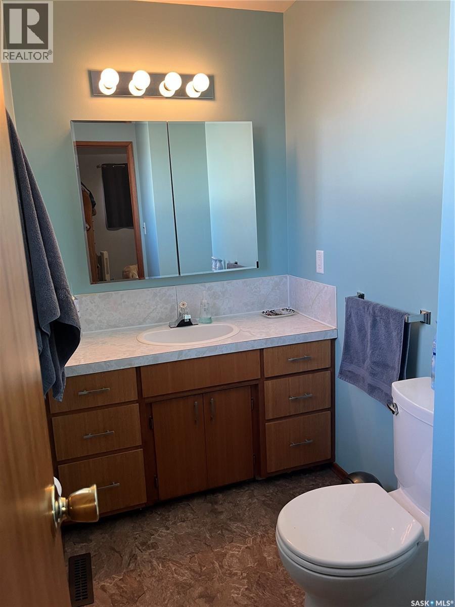 333 7Th Street, Alameda, SK - Indoor Photo Showing Bathroom